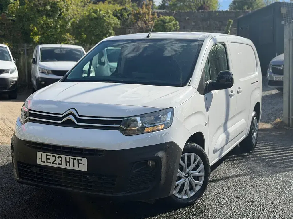 Used Citroën Berlingo 100 HP (73 kW) 2023 White MPV