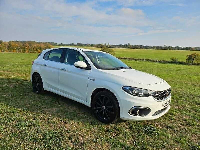 Used Fiat Tipo Lounge 120 HP (88 kW) 2017 White Hatchback