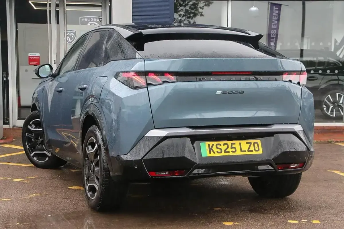 Used Peugeot e-3008 GT 156 kW (213 HP) 2025 Blue SUV