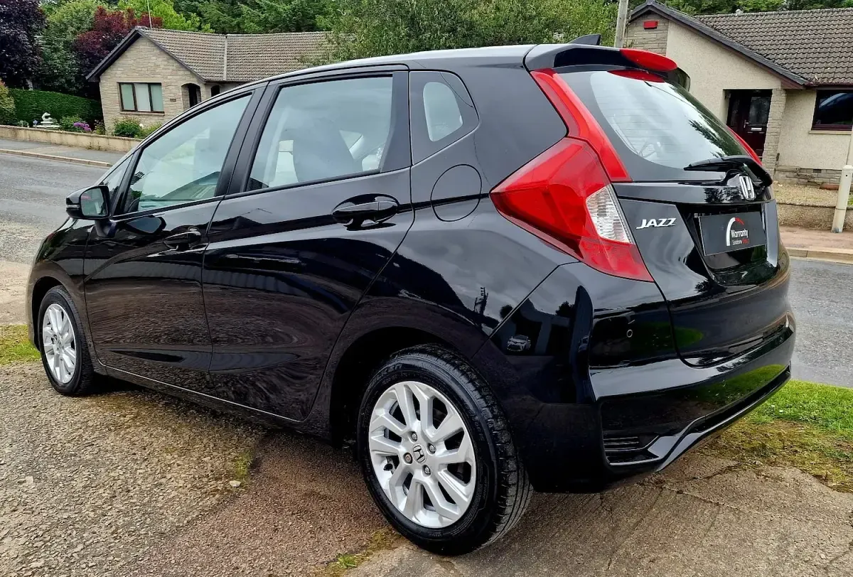 Used Honda Jazz SE 102 HP (75 kW) 2018 Black Hatchback