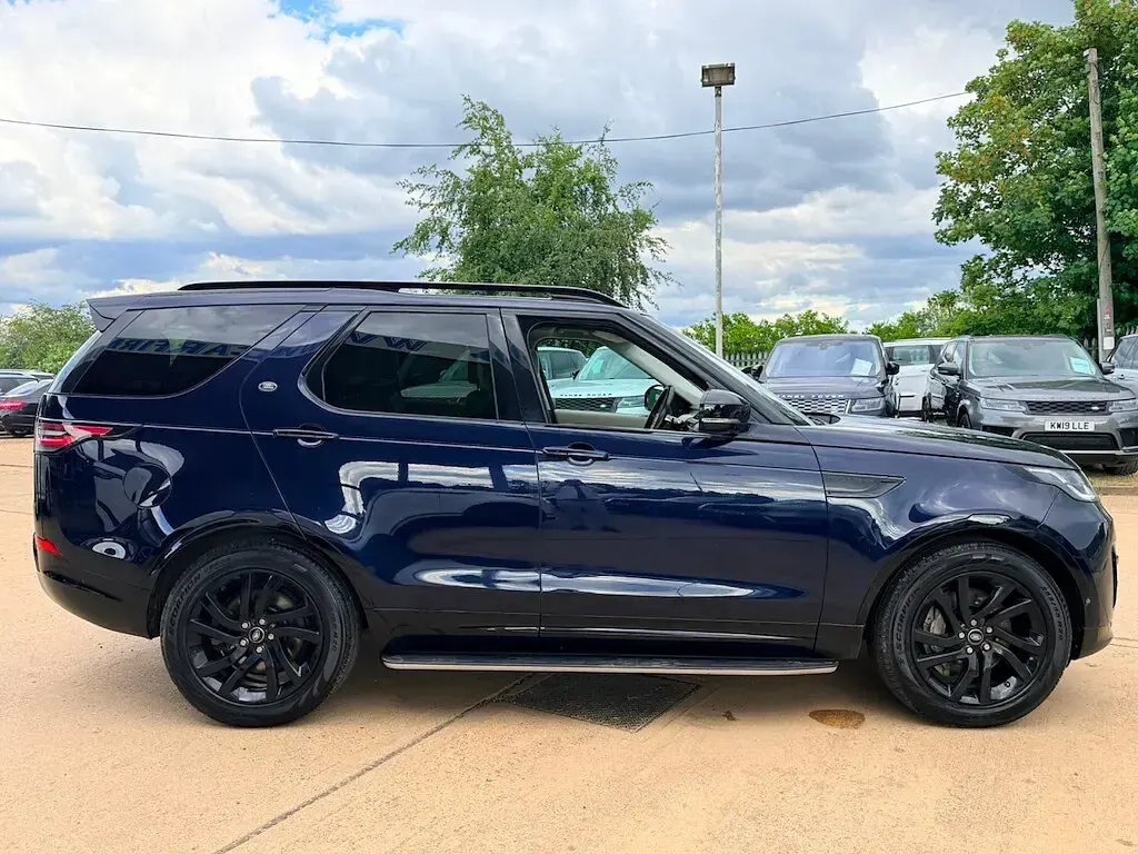 Used Land Rover Discovery 5 Landmark 306 HP (225 kW) 2019 Blue SUV