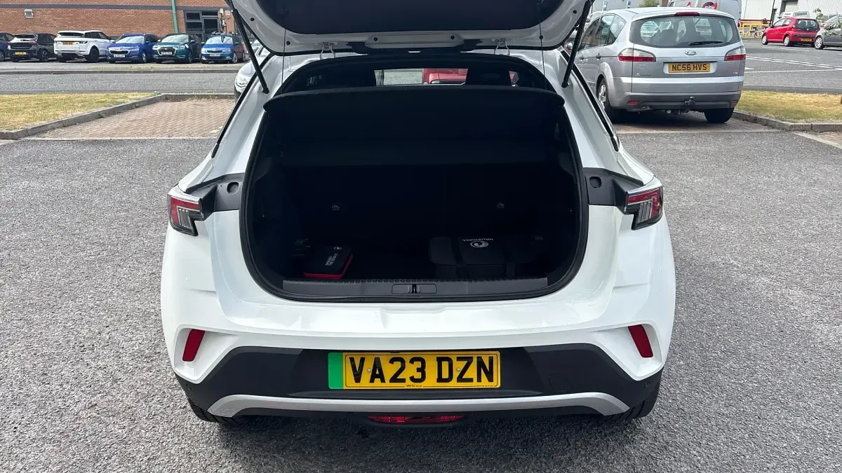 Used Vauxhall Mokka Ultimate 100 kW (136 HP) 2023 White SUV