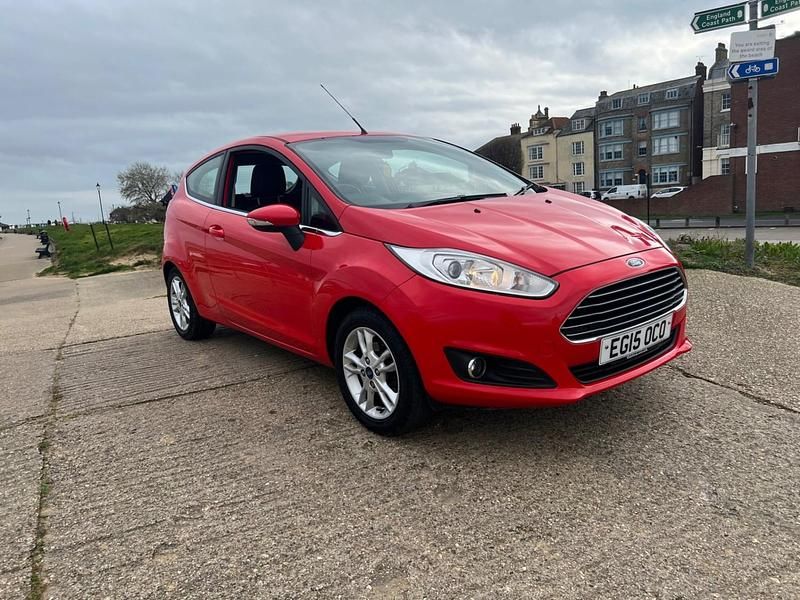 Used Ford Fiesta Zetec 2015 Red Hatchback