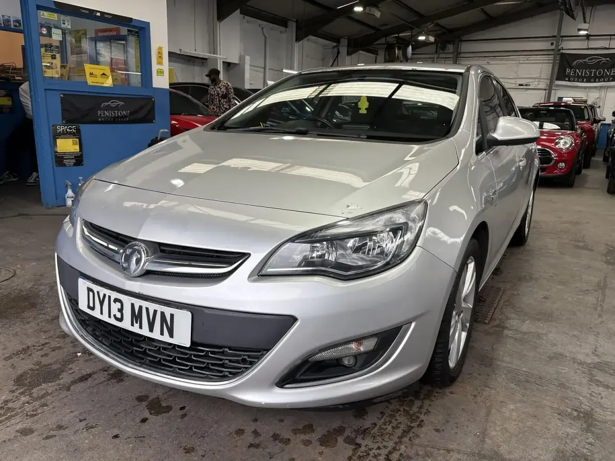 Used Vauxhall Astra SRi 115 HP (84 kW) 2013 Silver Hatchback