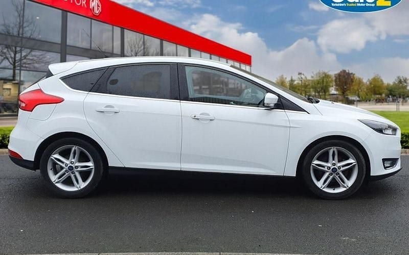 Używany Ford Focus Titanium 120 KM (88 kW) 2017 Biały Hatchback