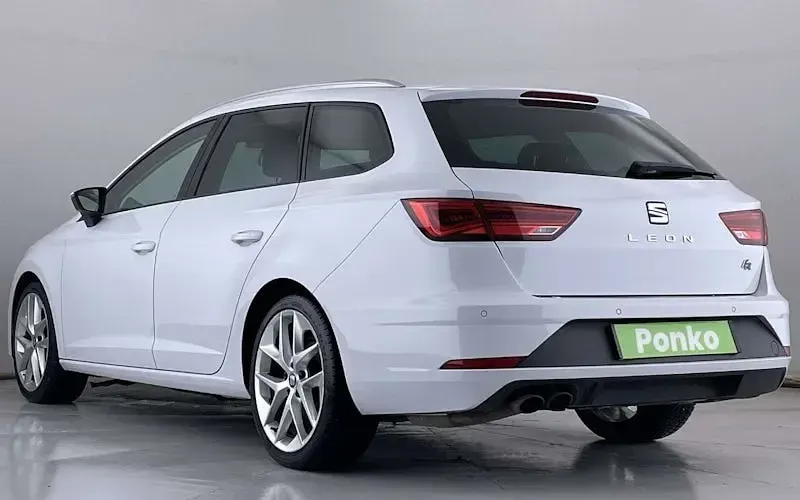 Used Seat Leon FR 180 HP (132 kW) 2018 White Estate