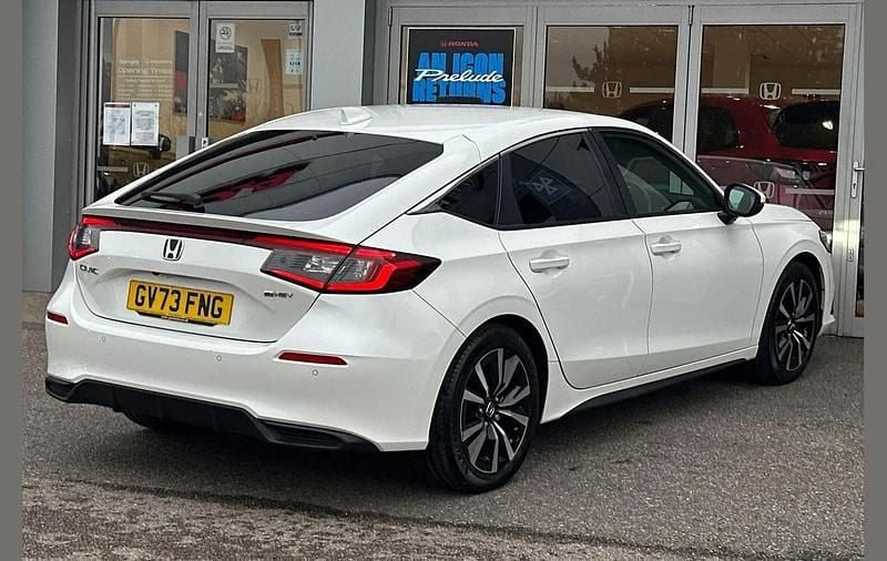 Used Honda Civic Elegance 143 HP (105 kW) 2024 Platinum white Hatchback