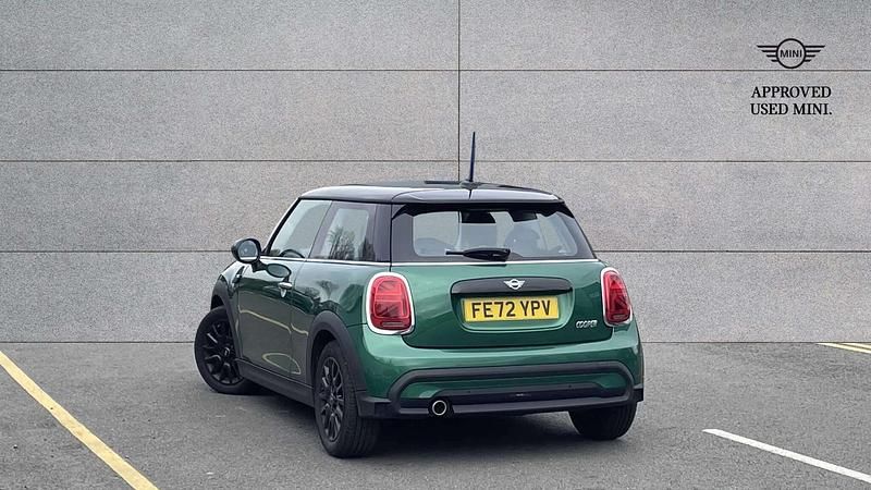 Usado Mini Cooper Classic 134 HP (98 kW) 2022 Verde Citadino