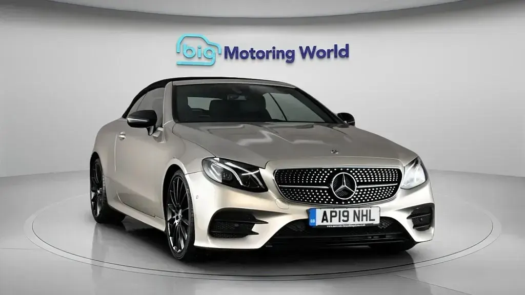 Usado Mercedes E220 AMG line 194 HP (142 kW) 2019 Prateado Cabrios