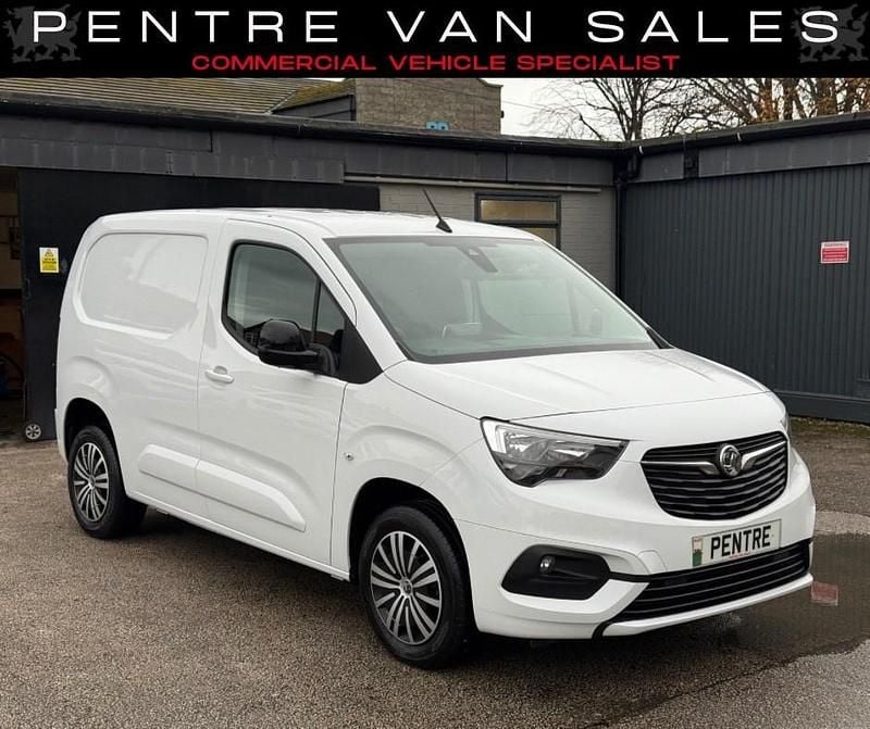 Used Vauxhall Combo 100 HP (73 kW) 2023 White MPV