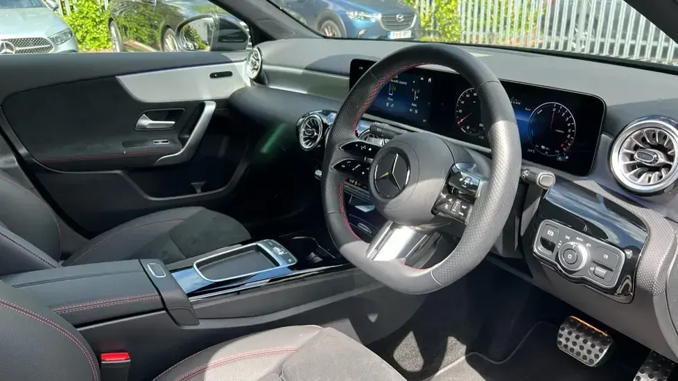 Usado Mercedes A250 AMG Line Premium 218 HP (160 kW) 2025 Preto