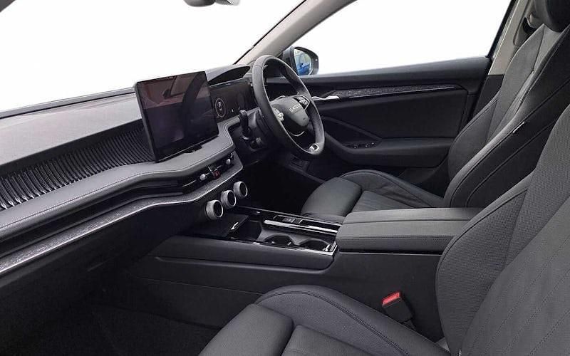 Used Skoda Superb SE L 150 HP (110 kW) 2025 Graphite grey metallic Hatchback