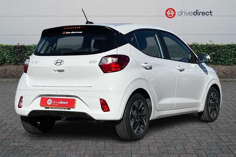 Used Hyundai i10 Advanced 63 HP (46 kW) 2024 White Hatchback