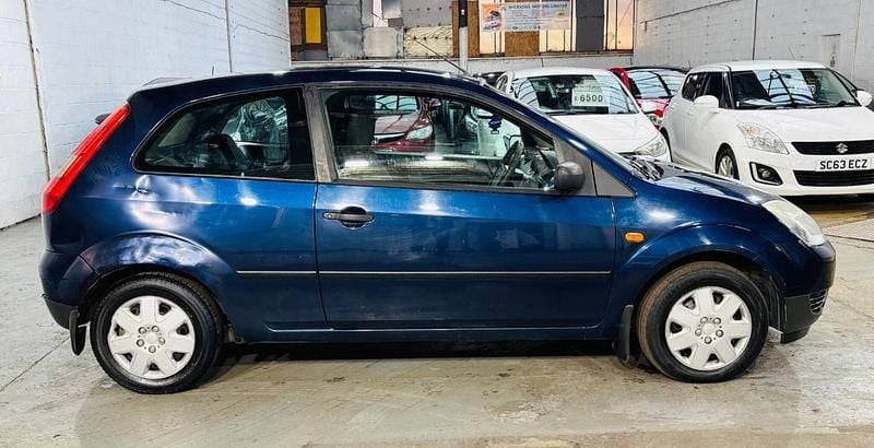 Used Ford Fiesta Finesse 68 HP (50 kW) 2004 Blue Hatchback