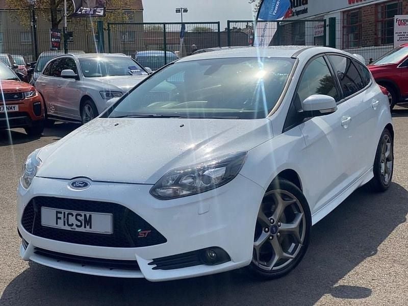 Used Ford Focus ST 247 HP (181 kW) 2013 White Hatchback