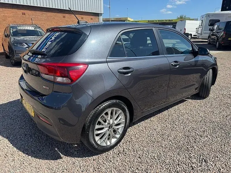 Used Kia Rio 99 HP (72 kW) 2017 Grey Hatchback
