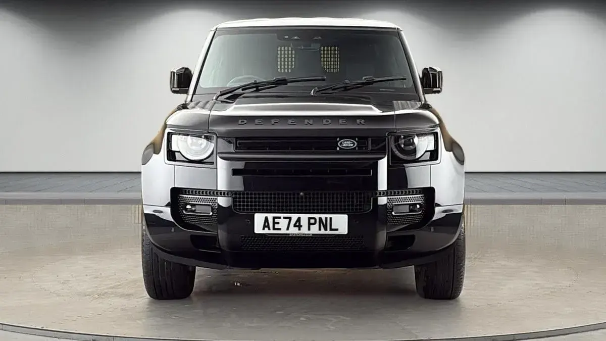 Used Land Rover Defender HSE Dynamic 2024 Santorini black SUV