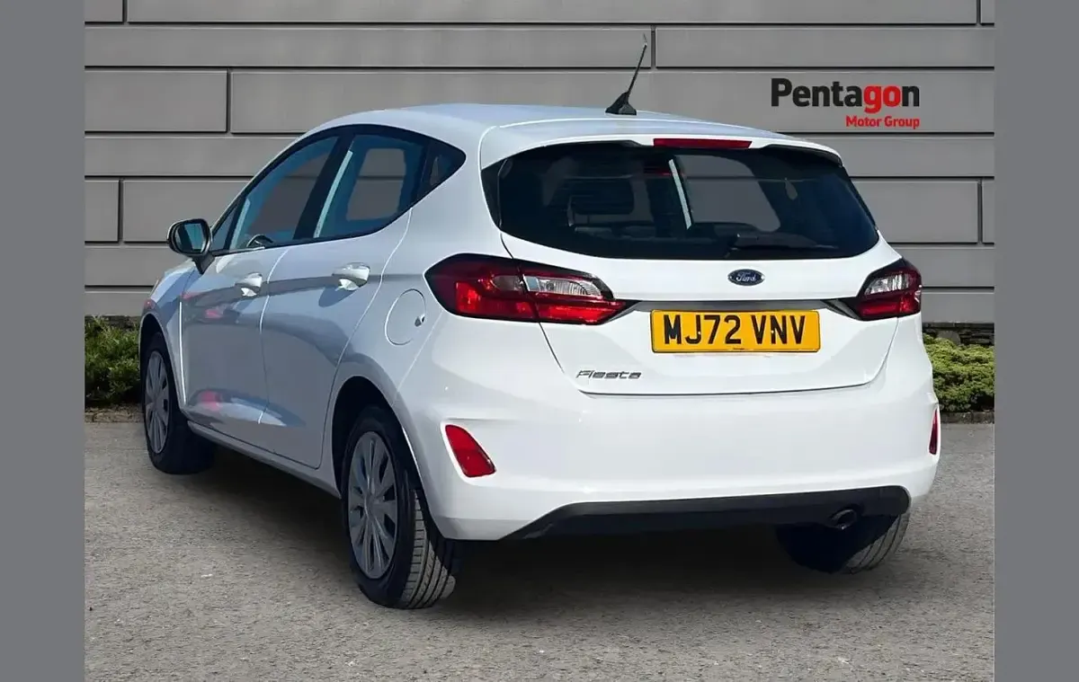Usado Ford Fiesta Trend 99 CV (72 kW) 2022 Blanco Utilitario
