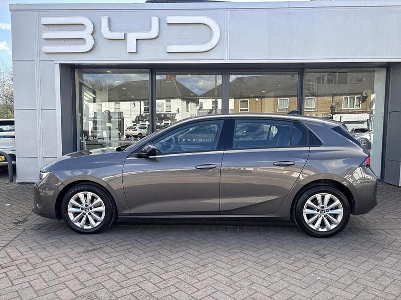 Used Vauxhall Astra Design Edition 108 HP (79 kW) 2023 Grey Hatchback