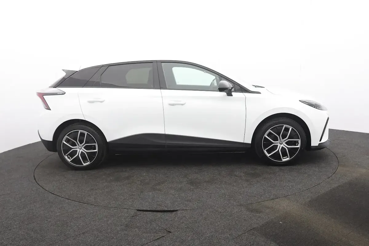 Used MG MG4 EV Trophy 2024 White Hatchback