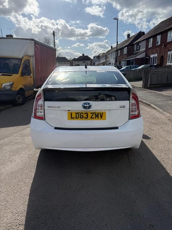 Used Toyota Prius 2019 White Hatchback