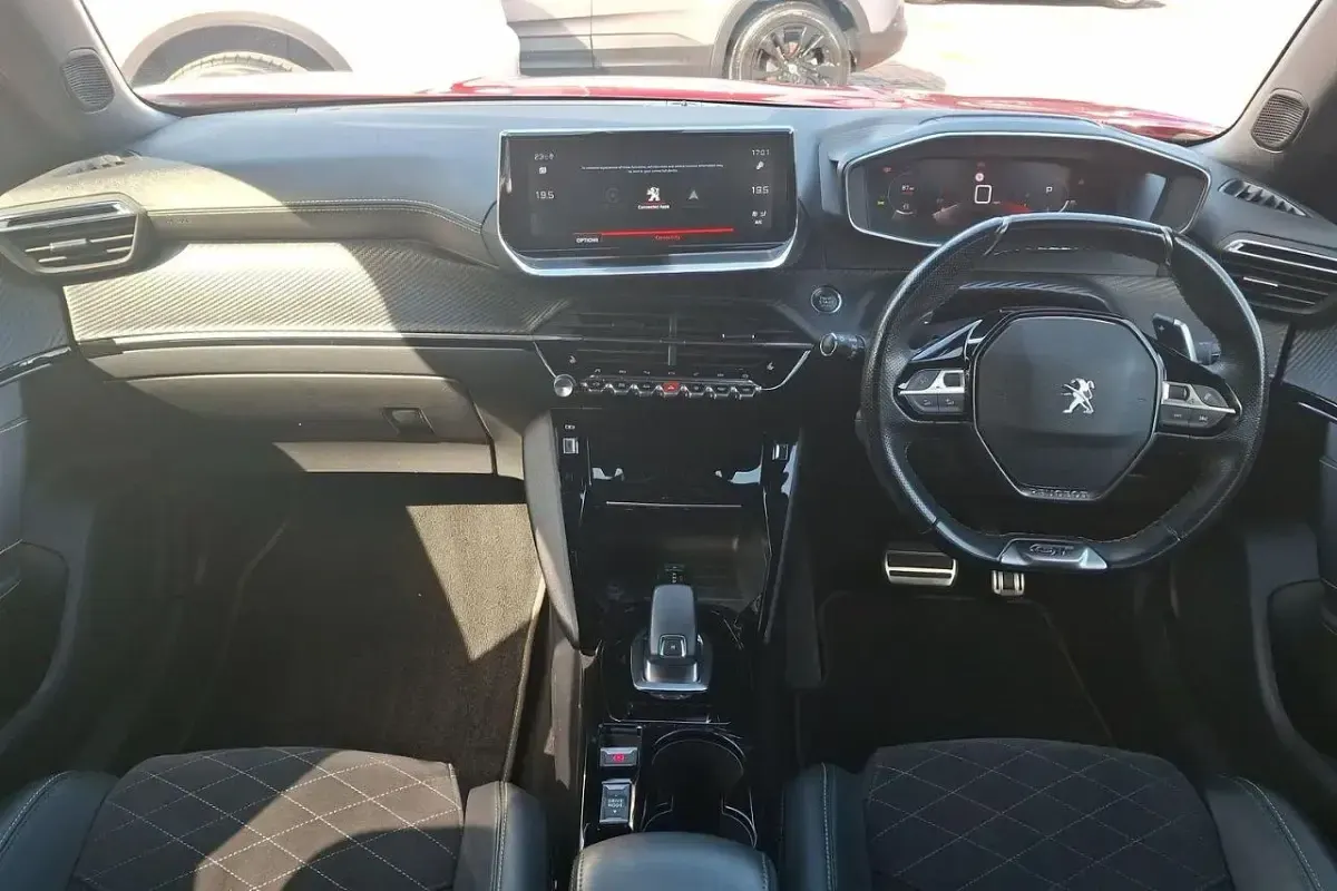 Used Peugeot 2008 Premium 129 HP (94 kW) 2021 Red SUV
