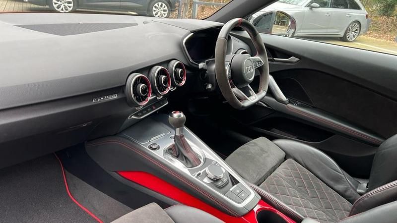 Used Audi TT Comfort 245 HP (180 kW) 2023 Red Coupe