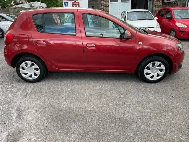 Used Dacia Sandero Lauréate 90 HP (66 kW) 2013 Red Hatchback