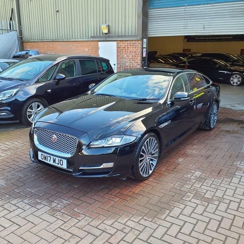 Used Jaguar XJ 302 HP (222 kW) 2017 Black Sedan