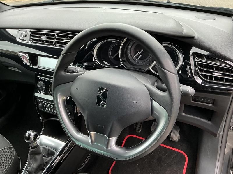 Used Citroën DS3 PureTech 2015 Metallic storm grey Hatchback