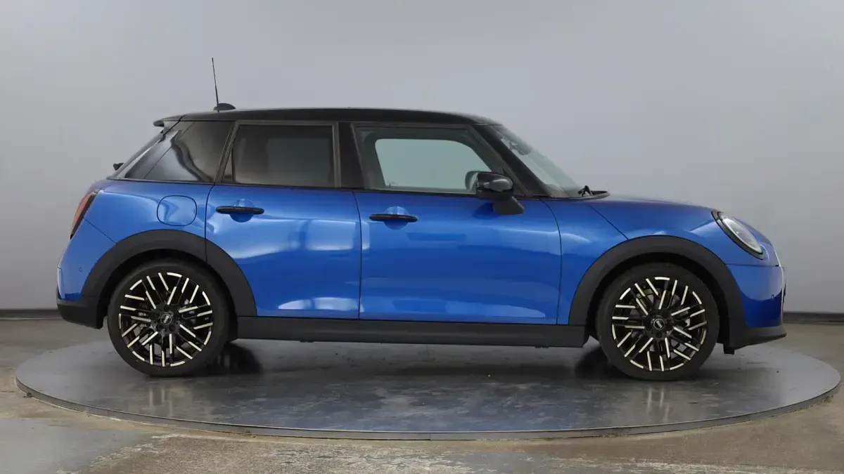 Used Mini Cooper Hatch 113 kW (154 HP) 2026 Blue Hatchback