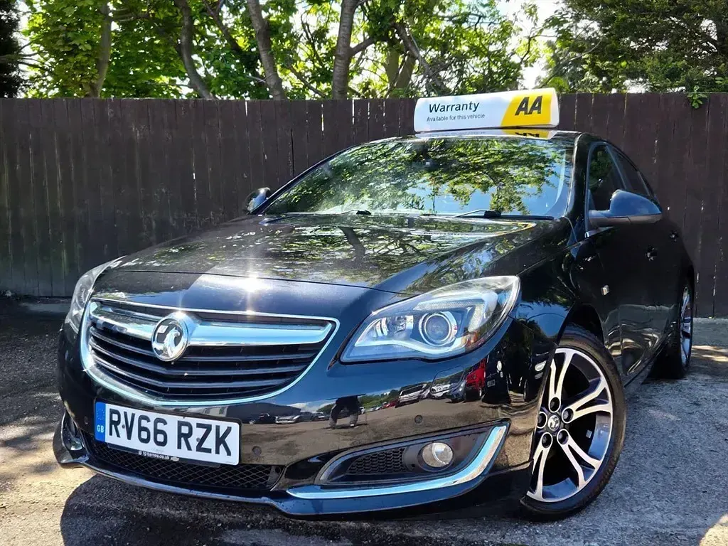 Used Vauxhall Insignia Edition 170 HP (125 kW) 2016 Black Hatchback