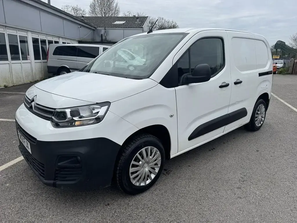 Używany Citroën Berlingo 75 KM (55 kW) 2021 Biały Minivan