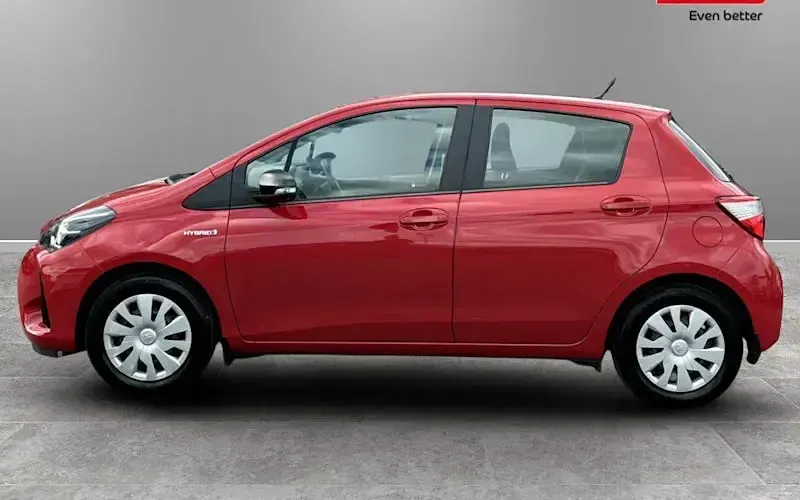 Used Toyota Yaris Hybrid Active 101 HP (74 kW) 2019 Hatchback