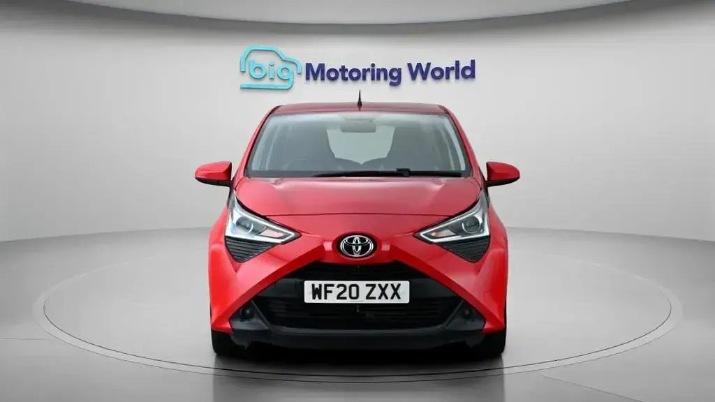Used Toyota Aygo X-play 72 HP (52 kW) 2020 Red Hatchback