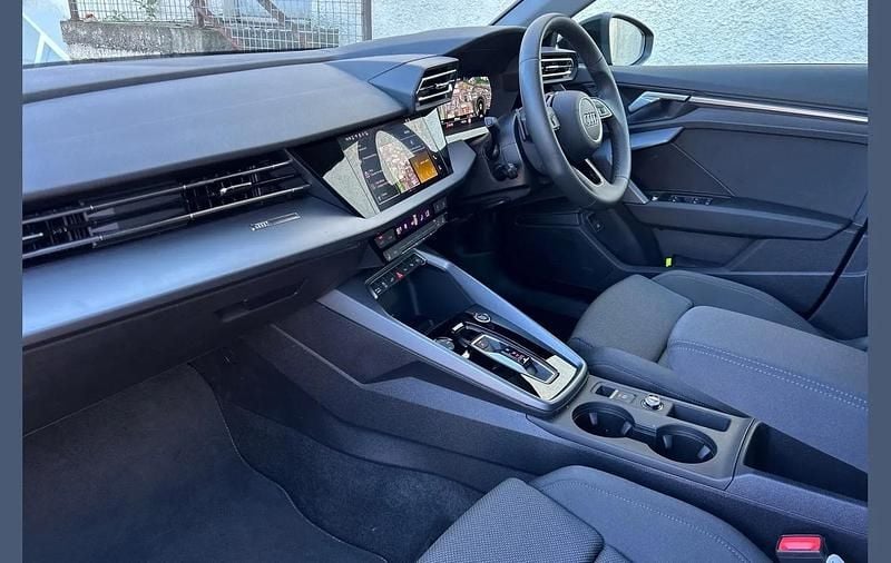 Begagnad Audi A3 e-tron Sport 200 HK (147 kW) 2025 Svart Halvkombi