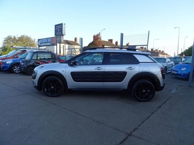 Usado Citroën C4 Cactus Flair 100 HP (73 kW) 2016 Prateado Citadino