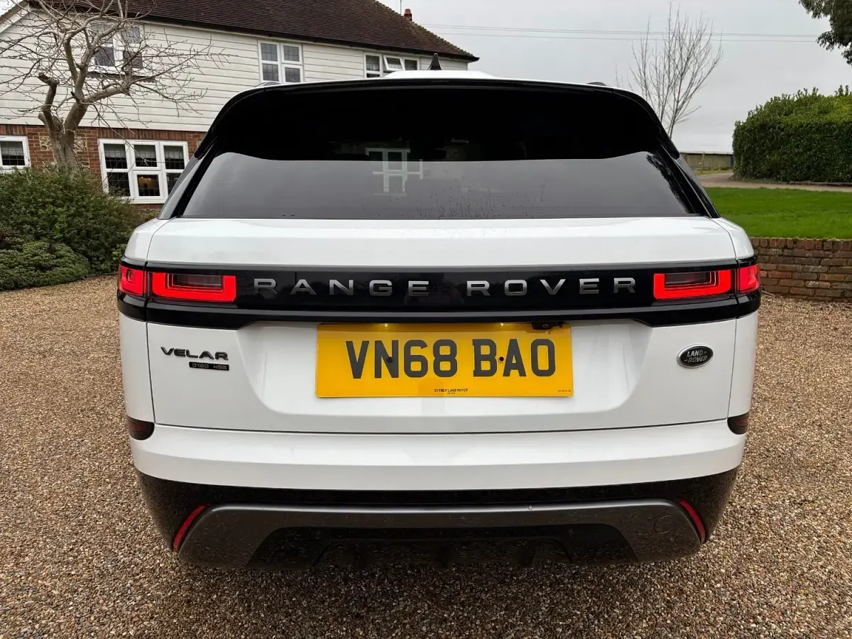 Used Land Rover Range Rover Velar HSE Dynamic 180 HP (132 kW) 2018 White SUV