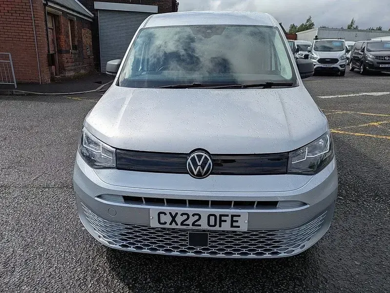 Usado VW Caddy 122 HP (89 kW) 2022 Prateado Monovolume