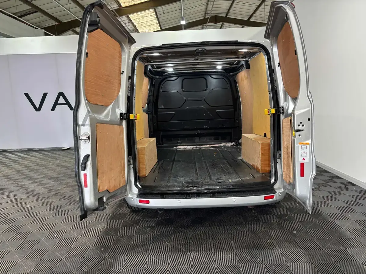 Used Ford Transit Custom Limited 185 HP (136 kW) 2021 Silver Van