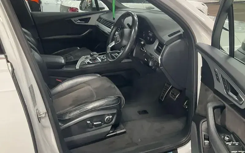 Used Audi Q7 S-Line 231 HP (169 kW) 2019 White SUV