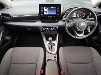 Used Toyota Yaris Hybrid 116 HP (85 kW) 2022 White Hatchback