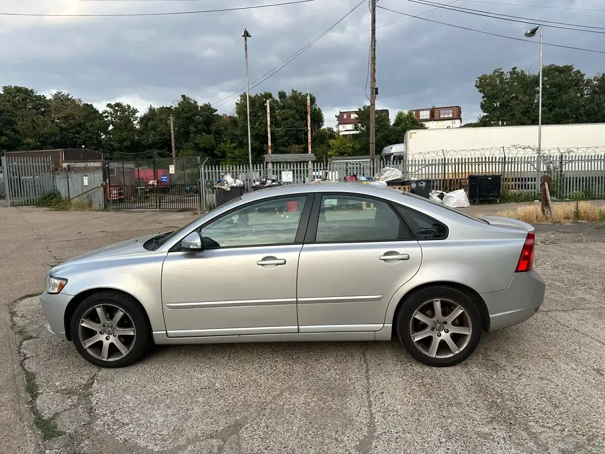 Used Volvo S40 SE 2010 Silver Sedan
