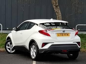 Used Toyota C-HR 122 HP (89 kW) 2018 White SUV