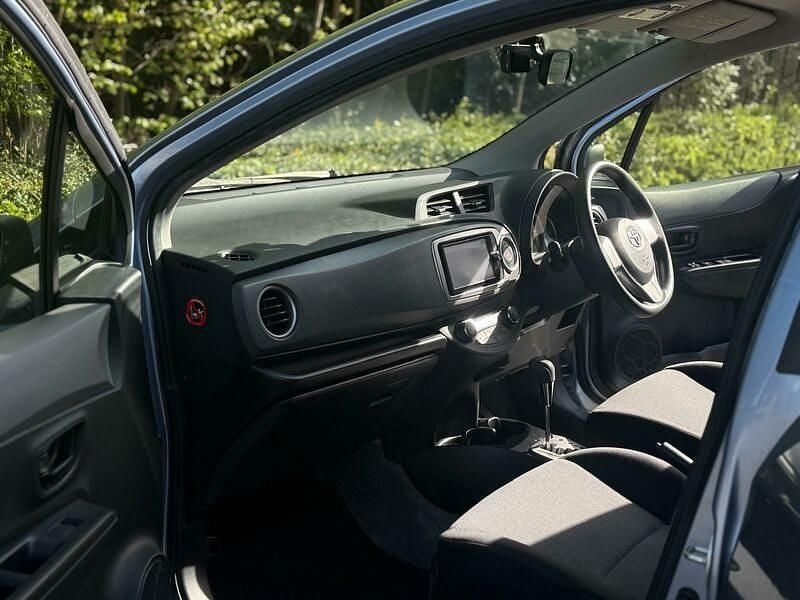 Used Toyota Yaris Multidrive S 99 HP (72 kW) 2014 Blue Hatchback