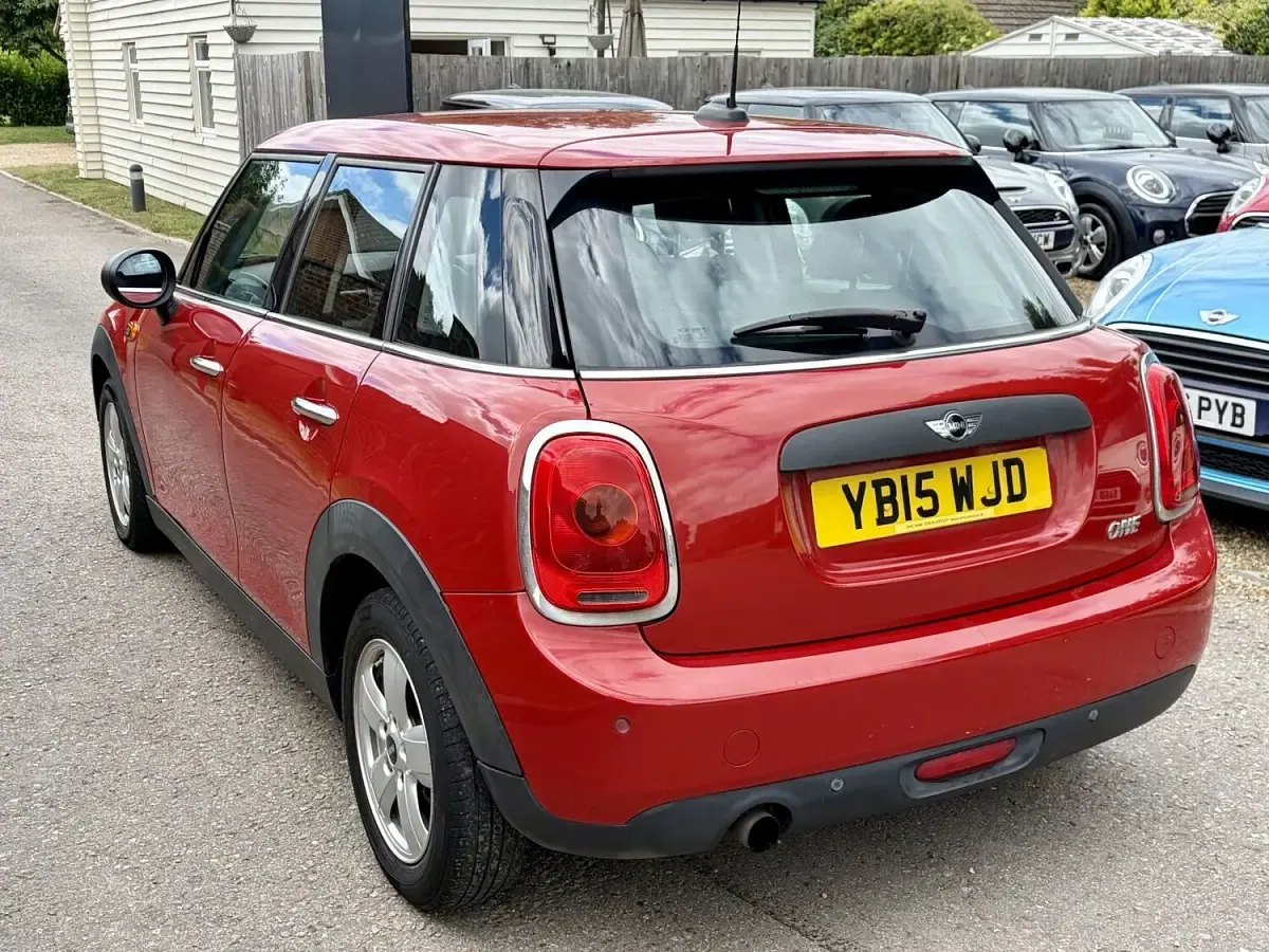Used Mini ONE Hatch 102 HP (75 kW) 2015 Red Hatchback