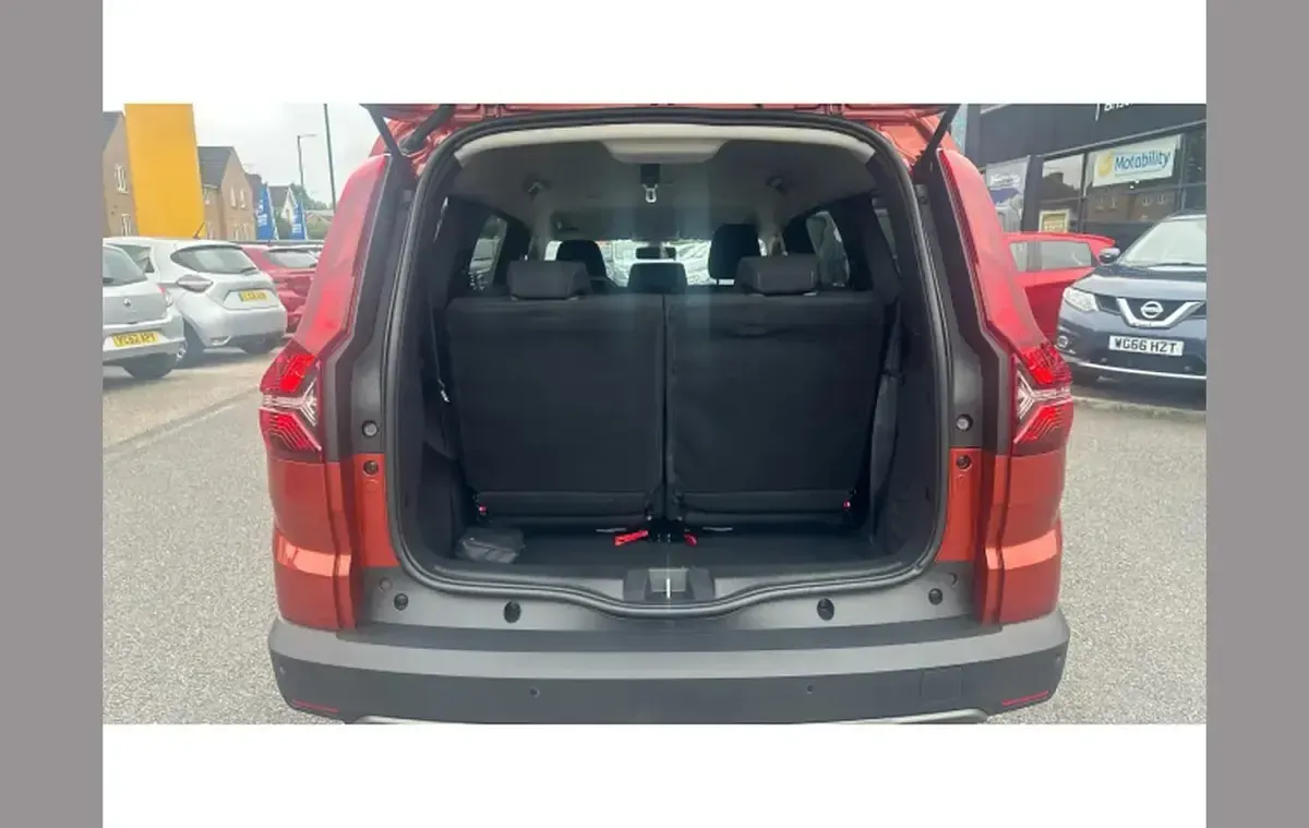 Used Dacia Jogger Extreme 110 HP (80 kW) 2024 Brown MPV