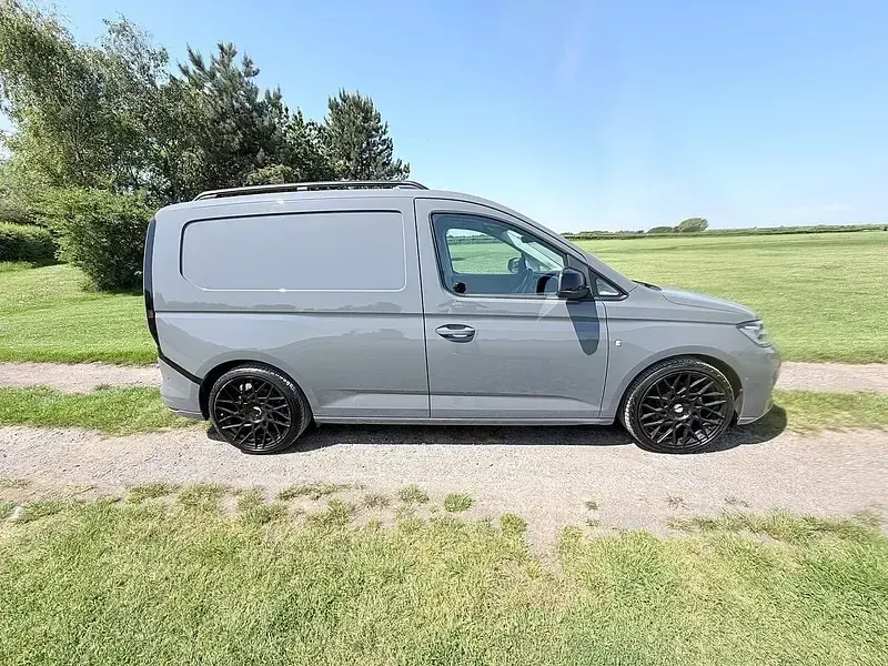 Used VW Caddy Pro 122 HP (89 kW) 2022 Green MPV