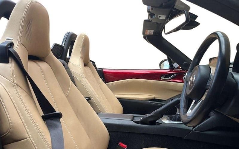 Used Mazda MX5 Inclusive 184 HP (135 kW) 2019 Red Cabriolet