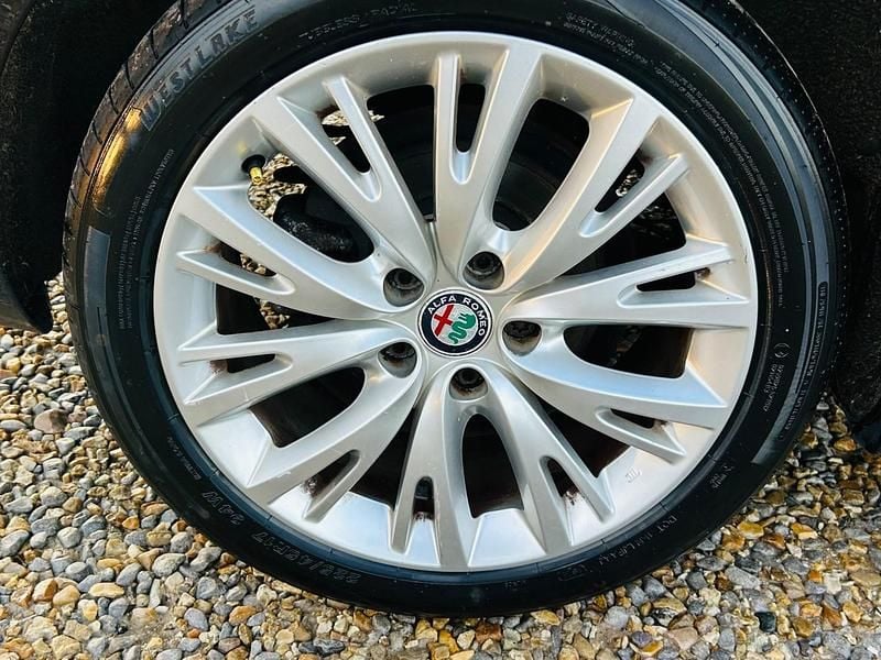 Begagnad Alfa Romeo Giulietta Super 150 HK (110 kW) 2016 Svart Halvkombi